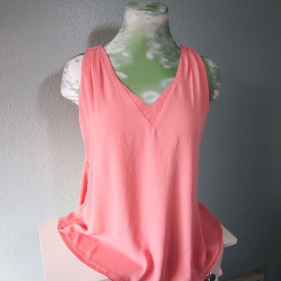 White House Black Market Tops - White House Black Market Coral Pleat Back Shell